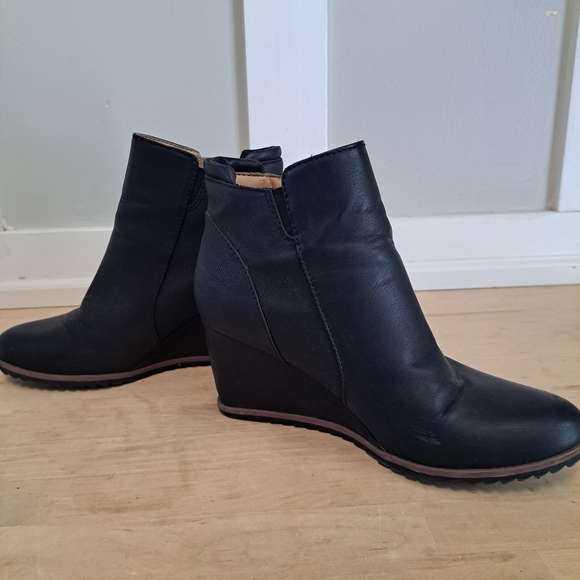 SOUL Naturalizer Haley Black Wedge Ankle Boots - Picture 6 of 7